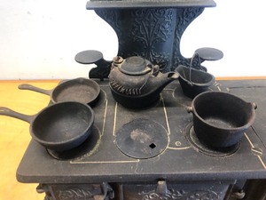 lot 248 image: Large Antique Cast Iron BEAUTY Toy or Miniature Model Stove