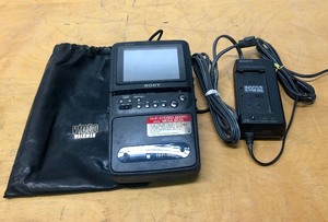 lot 246 image: Very Cool Vintage Retro SONY Video Walkman