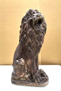 lot 123 image: Large HEAVY Solid Cement Lion Garden Statue