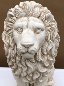 lot 122 image: Large Lion Garden Statue