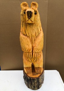 lot 124 image: 40 Chainsaw Carved Log Bear Sculpture