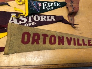 lot 323 image: Lot of Old Vintage Felt Pennants