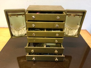 lot 318 image: Vintage Estate Lot of Costume Jewelry in Dresser Top Jewelry Case