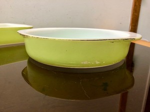 lot 307 image: 2 Vintage Yellow PYREX Baking Dishes