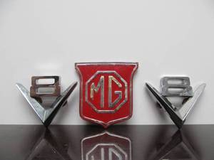lot 49 image: Vintage Chrome V8 Auto Emblems etc
