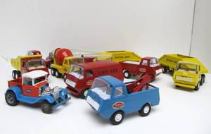 lot 9 image: Nice Lot of Vintage Metal TONKA Vehicles