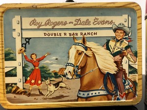 lot 387 image: Vintage Roy Rogers & Dale Evans Metal Lunchbox & Thermos (27)