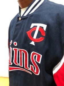 lot 404 image: Brand New MINNESOTA TWINS Great Quality Baseball Jacket by JH Designs - Size XL