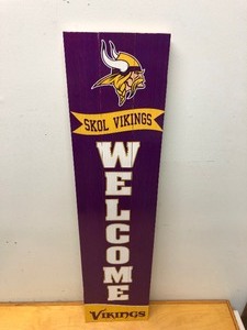 lot 402 image: Great Looking Large MINNESOTA VIKINGS Wooden Sign