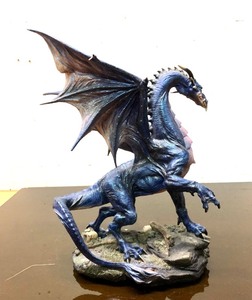 lot 415 image: Very Cool Highly Detailed Dragon Sculpture