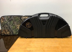 lot 428 image: Excellent PSC Team Fitzgerald Compound Bow wArrows & Case