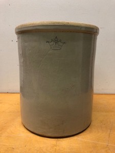 lot 436 image: Large Vintage Robinson Ransbottom 10 Gallon Stoneware Crock