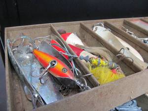lot 67 image: Old Estate Tackle Box wPeriod Vintage Fishing Tackle & Supplies