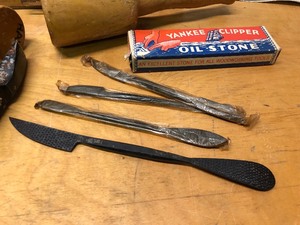 lot 88 image: Great Set of Vintage Sculpture House Stone & Wood Carving Tools Chisels etc