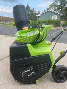 lot 23 image: Working EARTHWISE Electric 18 Snowblower