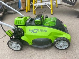 lot 24 image: Working EARTHWISE Electric 16 Lawnmower
