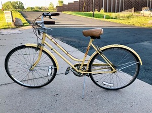 lot 112 image: Vintage 3-Speed Huffy Bicycle