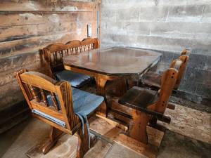 lot 47 image: Dining Room Set - Table, Bench, (3) Chairs with pads