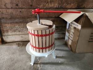 lot 49 image: Fruit Press