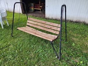 lot 69 image: Patio Swing