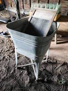 lot 78 image: Vintage Wash Tub and Washboard