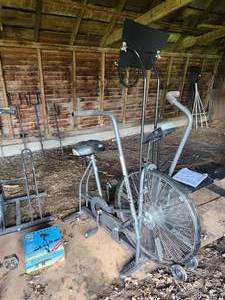 lot 81 image: Schwinn Airdyn Exercise Bike