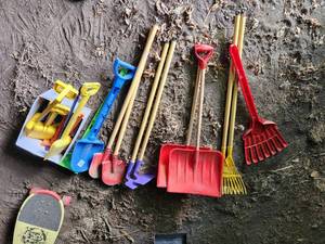 lot 89 image: Lot of (18) Sand and Garden Toys - Shovels, Rakes, Hoes