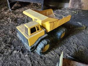 lot 96 image: Vintage Tonka Dump Truck