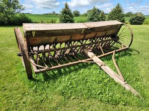 lot 10 image: Owatonna Steel Wheel Seeder