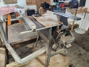 lot 18 image: Craftsman 10 Belt Drive Table Saw 113.299315
