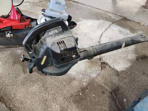 lot 25 image: Sears 25cc Leaf Blower 358.797550