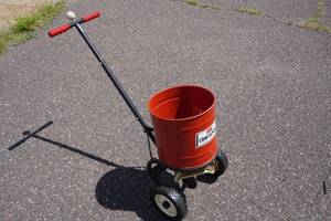 lot 4 image: Craftsman Seed Spreader