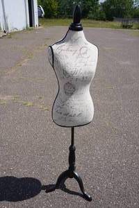 lot 8 image: Adjustable Height Female Form Dress Mannequin