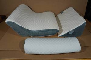lot 23 image: 3-Piece Memory Foam Wedge Pillow Set