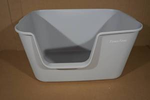 lot 24 image: Towntime Extra Large Litter Box -Gray