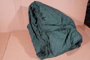 lot 26 image: Green Comforter 100x80