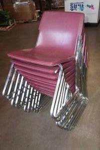 lot 32 image: 10 Stackable Table Chairs