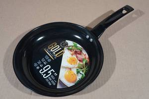 lot 52 image: Gold Select 9.5 Non-Stick Fry Pan