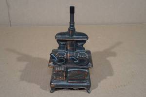 lot 57 image: Vintage ACME Toy Metal Stove
