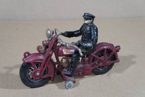lot 58 image: Harley Davidson Cast Iron Motorcycle with Rider