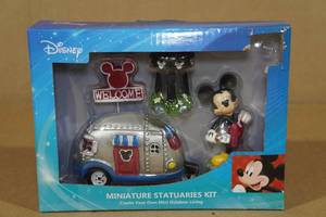 lot 63 image: Disney Mickey Mouse Miniature Statuaries Kit