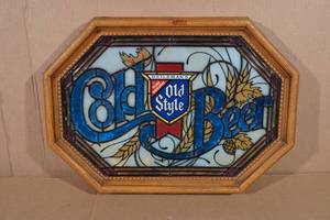 lot 68 image: Vintage Faux Wood Old Style Lighted Beer Sign