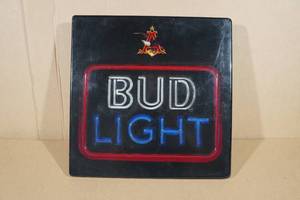 lot 69 image: Vintage Bud Light Lighted Beer Sign