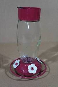 lot 96 image: Perky Pet Natures Way 20oz Hummingbird Feeder