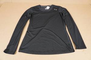 lot 101 image: Under Armor Womens Long Sleeve Shirt -Medium