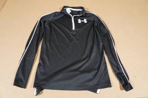 lot 102 image: Under Armor Youth Long Sleeve Shirt -Medium