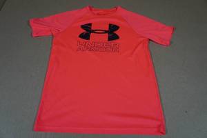 lot 110 image: Under Armor Youth T-Shirt -Large