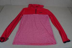 lot 112 image: Under Armor Youth Long Sleeve Hooded Pull-Over -XL