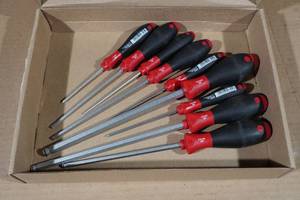 lot 113 image: Wiha 9-Piece Ball Point Magic Ring Screw Holding Hex Tools
