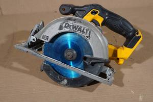 lot 127 image: DeWalt 6.5 Cordless Circular Saw